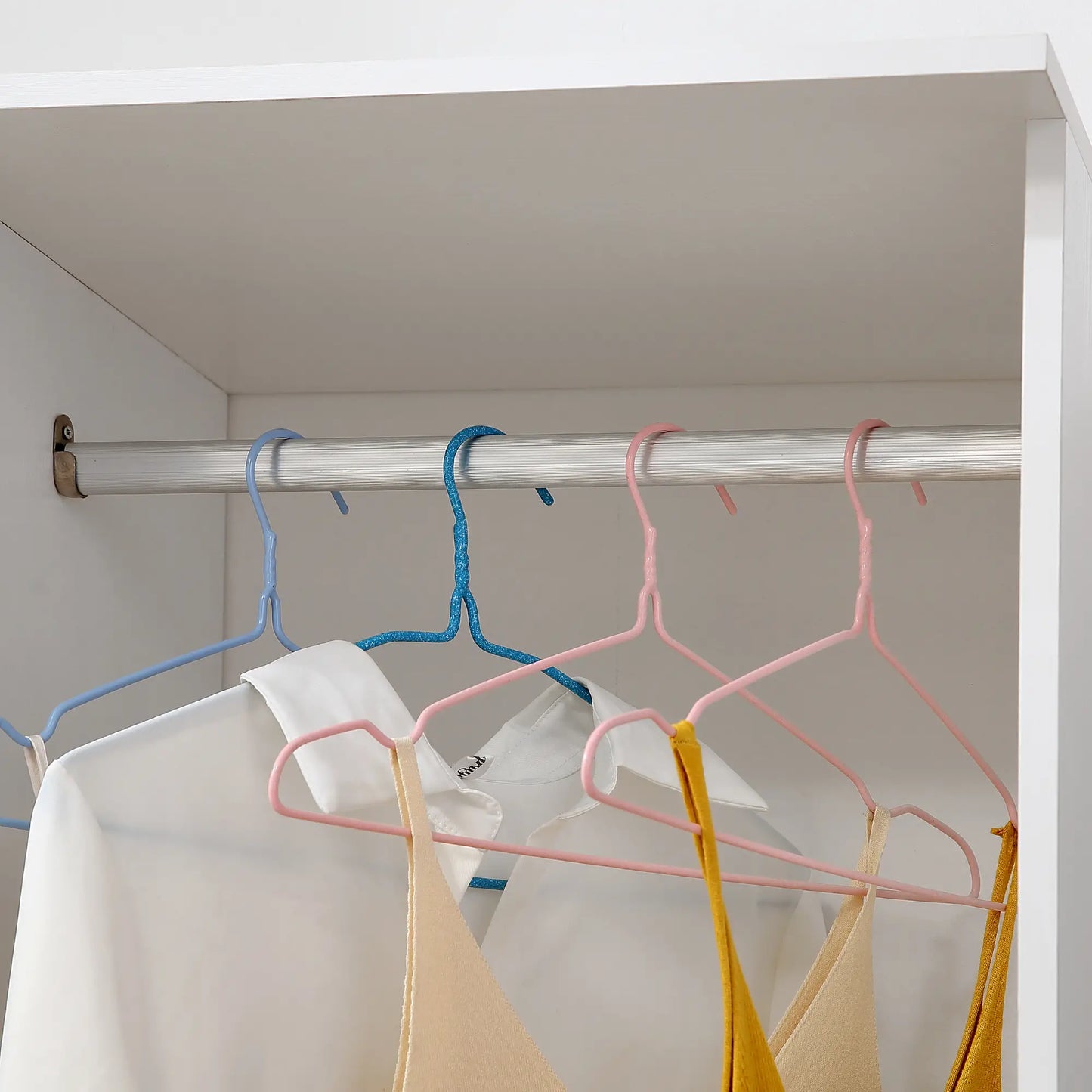 HOMCOM Open Wardrobe on Wheels, Bedroom Wardrobe with Clothes Hanging Rail, 3 Storage Shelves Rack, White