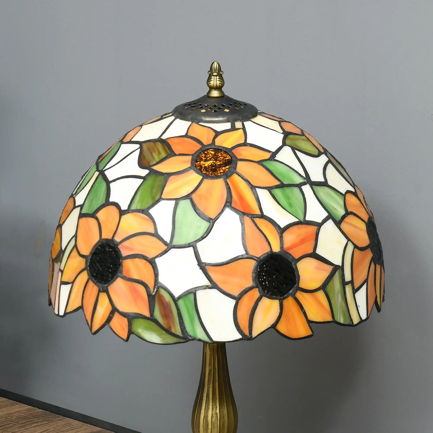 HOMCOM Tiffany Stained Glass Table Lamp, Handmade Antique Bedside Lamp, Night Light, Orange Sunflower