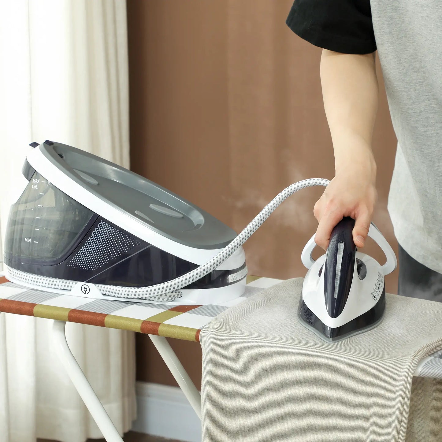 HOMCOM Steam Generator Iron with ECO Mode, Self-Cleaning, Powerful Vertical Steam, Ceramic Non-Stick Soleplate, Large 1.5L Detachable Water Tank, 2600W