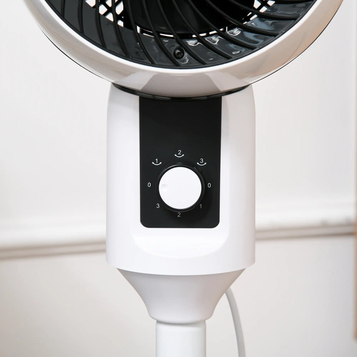 HOMCOM 9'' Air Circulator Fan 3 Speed, 70° Oscillation 90° Vertical Tilt, Carry Handle, Pedestal Fan, White & Black