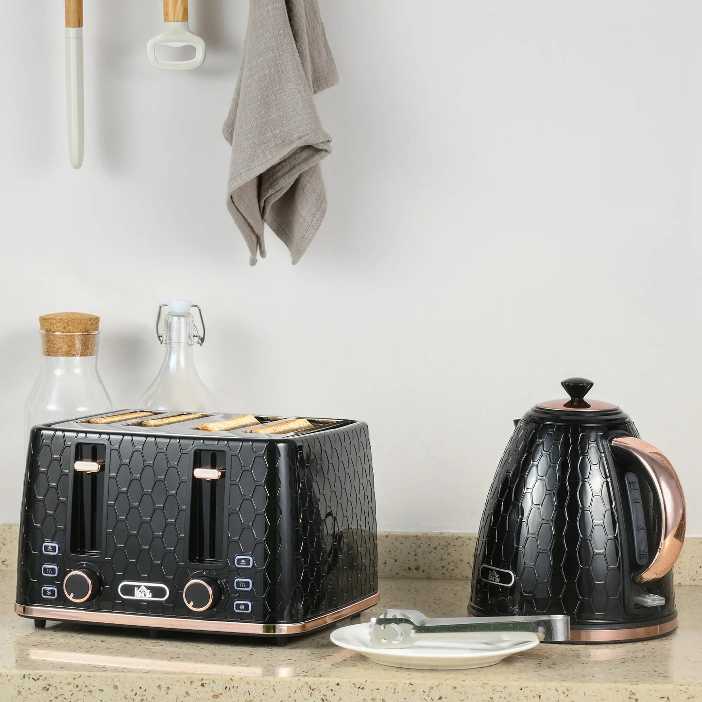 HOMCOM 1.7L 3000W Fast Boil Kettle and 4 Slice Toaster Set with 7 Browning Controls, Crumb Tray, Black