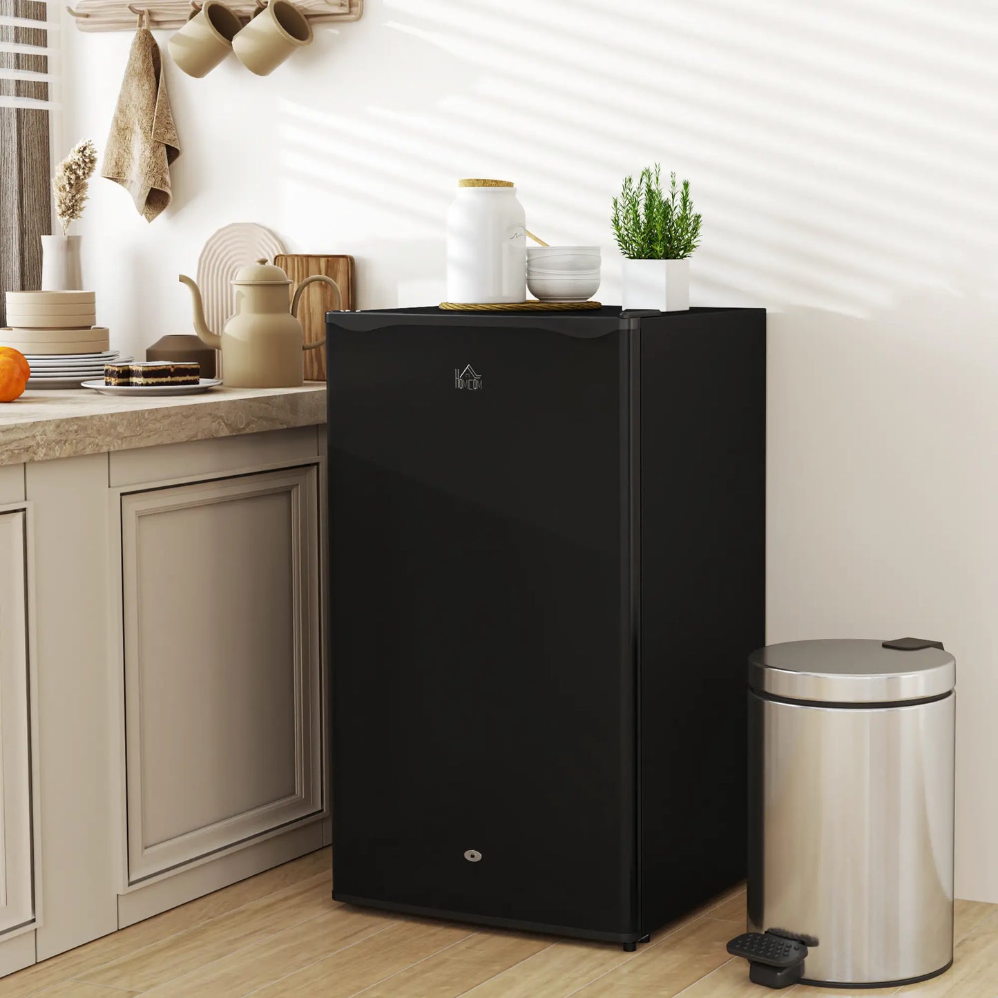 HOMCOM 91L Freestanding Kitchen Under-Counter Fridge with Lock - Black