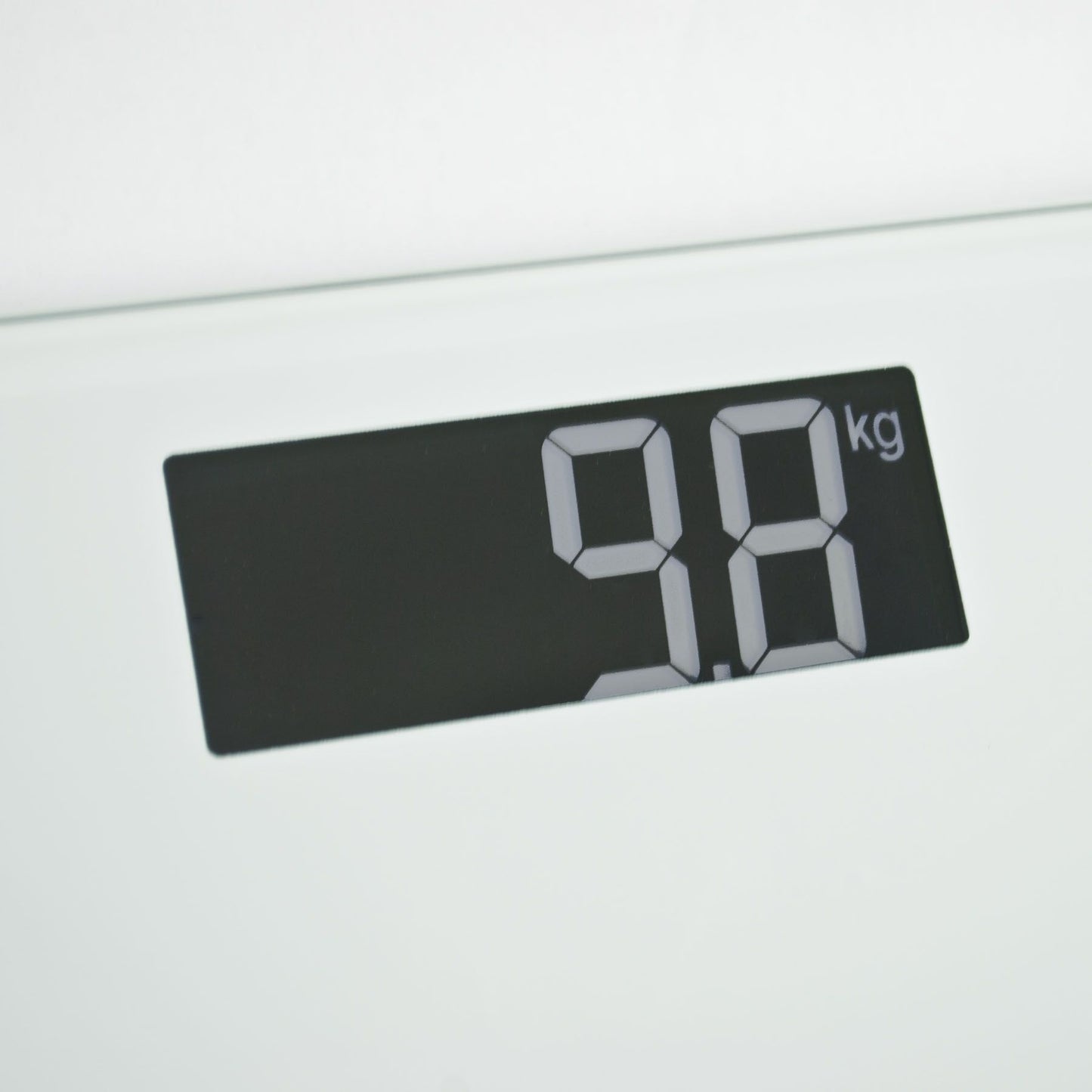 Digital Tempered Glass Bathroom Scales Easy To Read Digital Display Max Weight Capacity 180kg