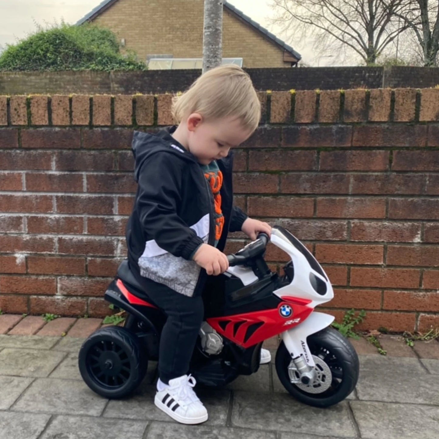 HOMCOM Electric Motorbike for Kids Ride On BMW Motorbike w/ Headlights and Music, 6V - Red