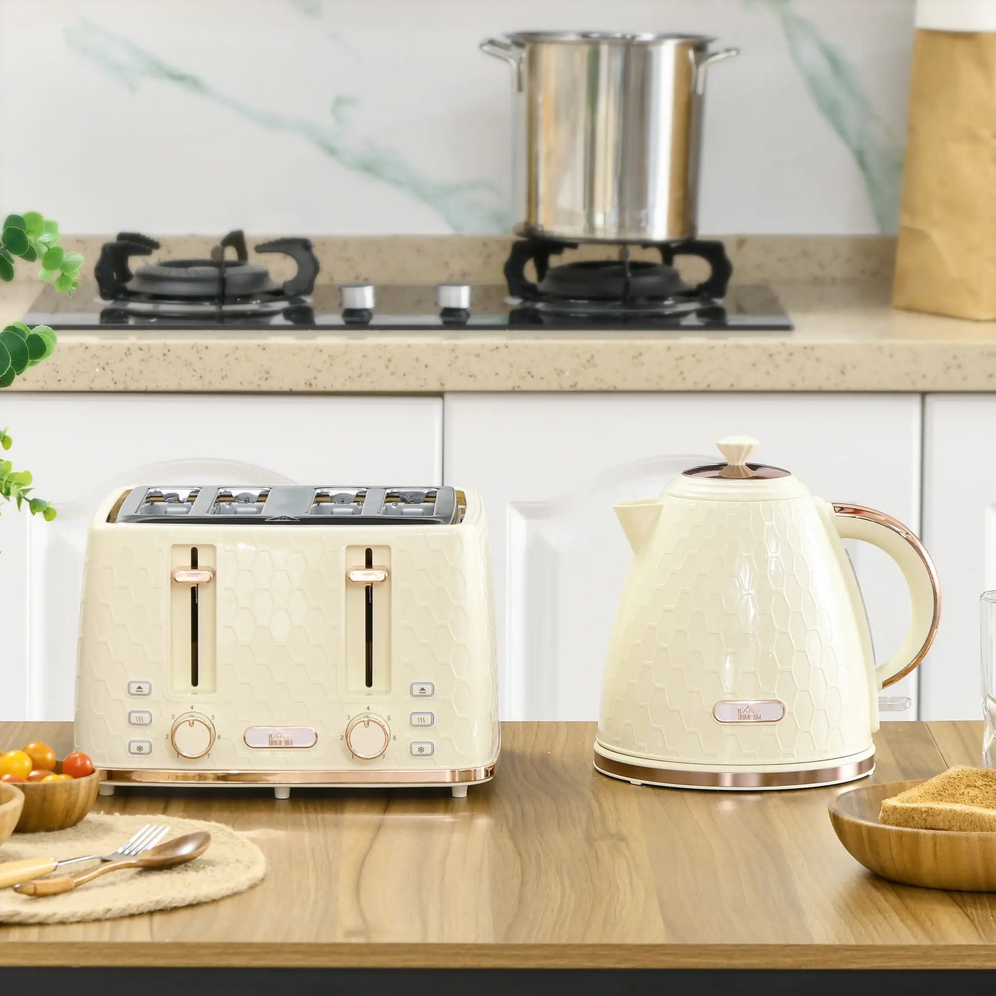 HOMCOM Kettle and Toaster Set, 1.7L 3000W Fast Boil Jug Kettle with Auto Shut Off, 4 Slice Toaster with 7 Level Browning Controls, Beige