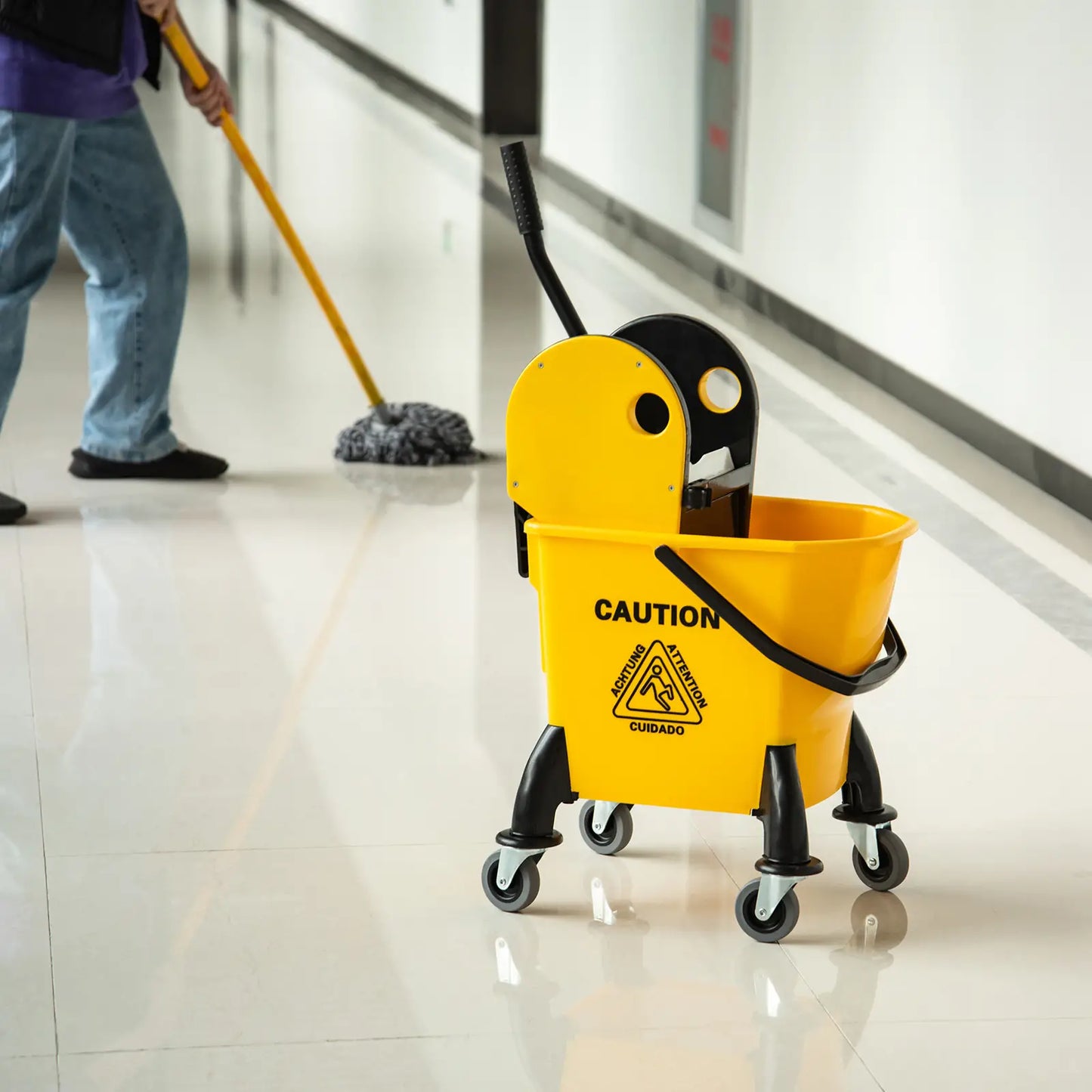 HOMCOM 25L Cleaning Mop Bucket, with Wringer, Wheels and Handle - Yellow