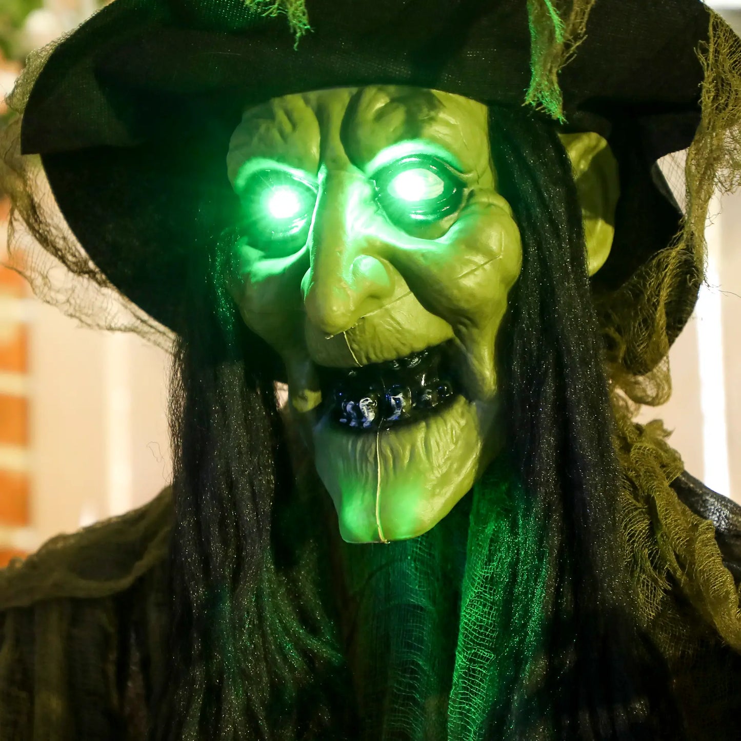 Outsunny 170 cm Hanging Halloween Animated Spooky Witch with Glowing LED Eyes, Scary Halloween Decorations, Battery Operated